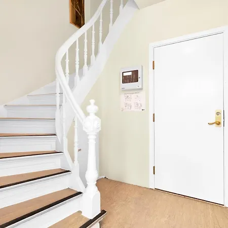 - Bedroom With En Bathroom *
